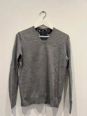 Men's V-Neck 100% Merino Wool Sweater in Grey